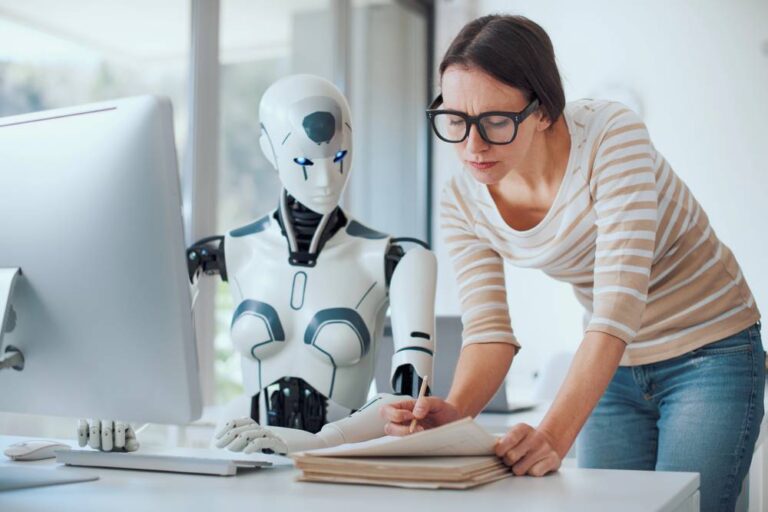 femme qui corrige un robot Depositphotos 766768450 S