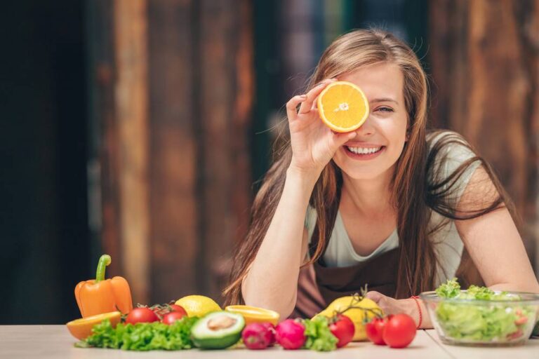 alimentation femme qui sourit Depositphotos 208224716 S