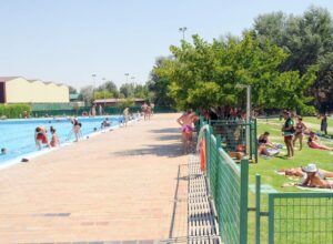 Piscine Depositphotos 207740184 S