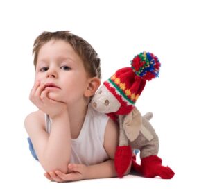 enfant avec son doudou