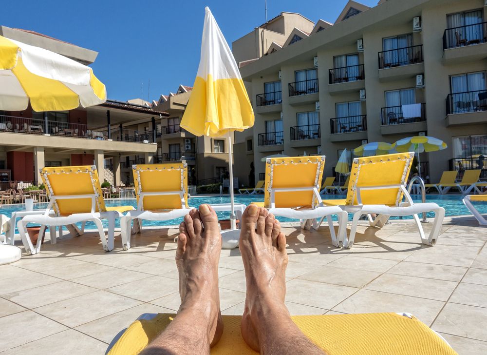 ete devant piscine