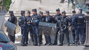 CRS police en groupe